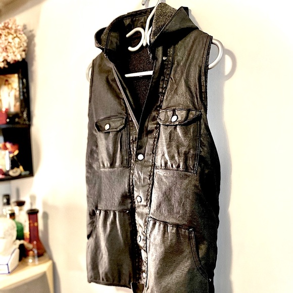 🦊 FOX & VIXEN || HANDMADE VINTAGE || Unisex Black Vest with Detachable Hood - Picture 6 of 16